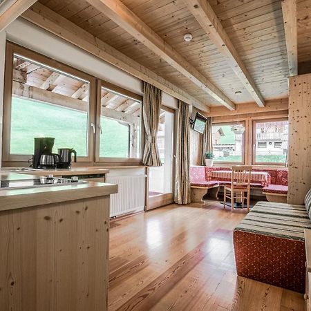 B&B - Hotel Ciasa Rue Blanch San Cassiano  Luaran gambar