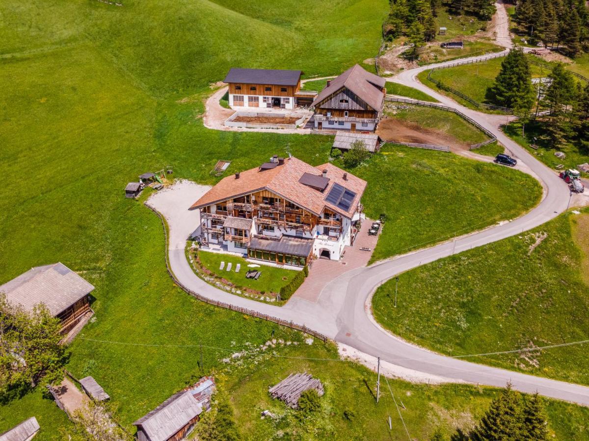 B&B - Hotel Ciasa Rue Blanch San Cassiano  Luaran gambar