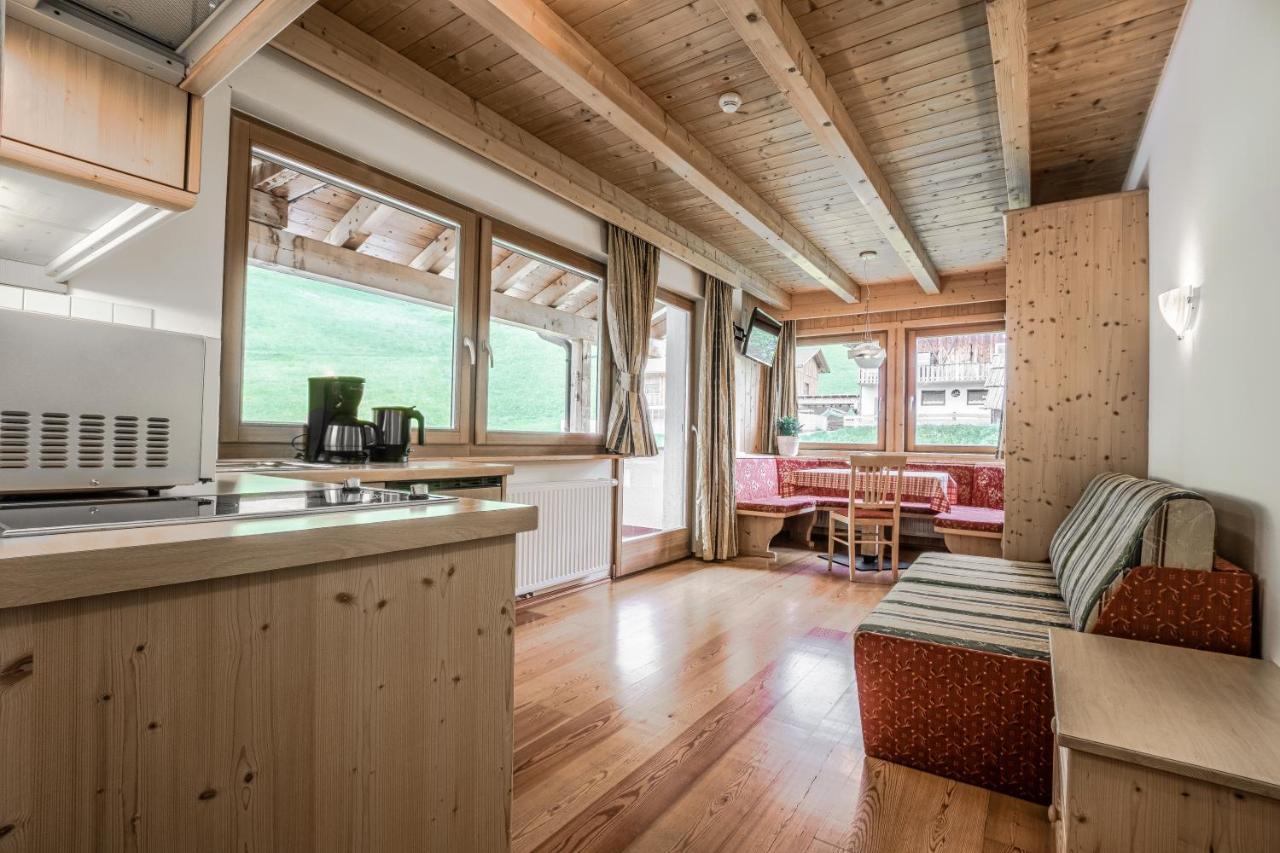 B&B - Hotel Ciasa Rue Blanch San Cassiano  Luaran gambar