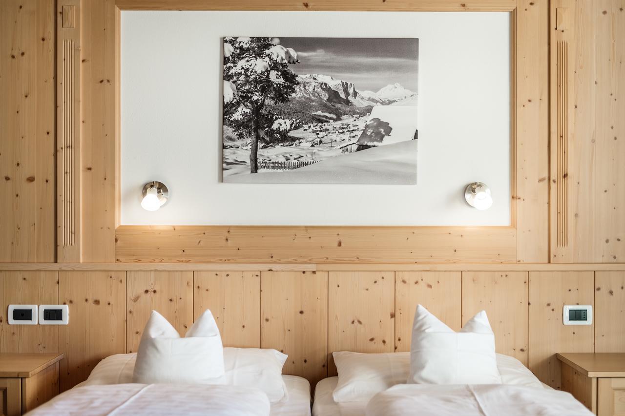 B&B - Hotel Ciasa Rue Blanch San Cassiano  Luaran gambar